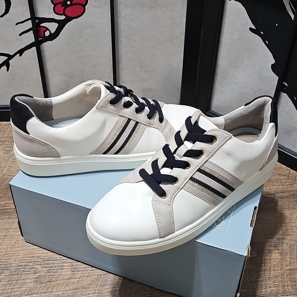 Life Stride White and Black Happy Friday Sneakers Shoes Size 9 New - Picture 6 of 10